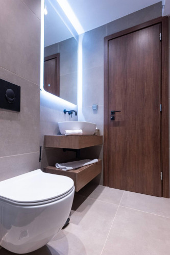 Aristo129 - Stylish Urban Retreat with Balcony by Metro  - Gallery -  5