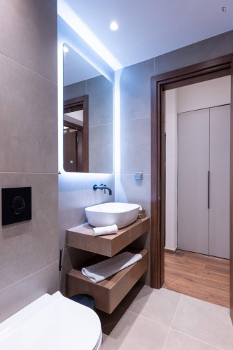 Aristo129 - Stylish Urban Retreat with Balcony by Metro - Gallery - 7