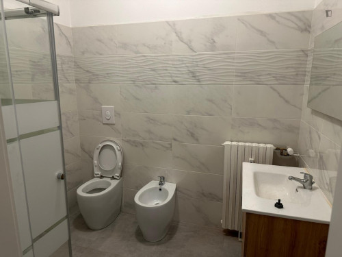 Spacious double bedroom well connected to the University of Padova