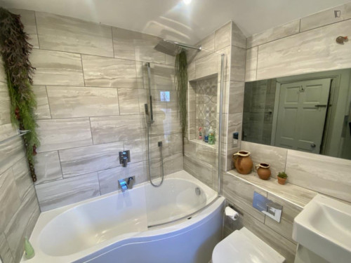 Welcoming double ensuite bedroom in Rusholme - Gallery - 5