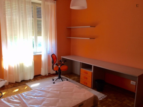 Single bedroom in a shared 5 bedroom apartment_ROOM3