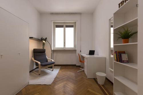 Neat single bedroom in a 5-bedroom apartment close to Mastio della Cittadella Title locale