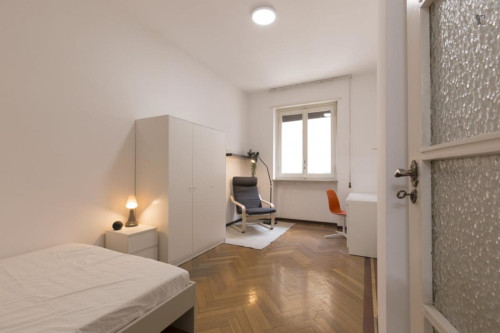 Neat single bedroom in a 5-bedroom apartment close to Mastio della Cittadella Title locale