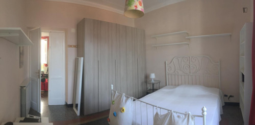 Comfy Double Bedroom near Marina Genova