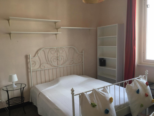 Comfy Double Bedroom near Marina Genova