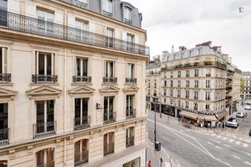 Dashing 2-bedroom apartment near Square de la Tour Saint-Jacques