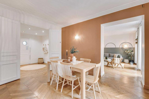 Dashing 2-bedroom apartment near Square de la Tour Saint-Jacques