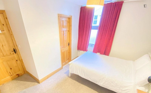 Comfy Double ensuite bedroom, in Ballyphehane