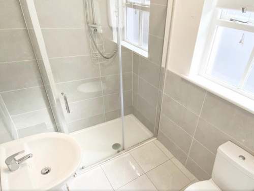 Comfy Double bedroom in the heart of Cork - Gallery - 7