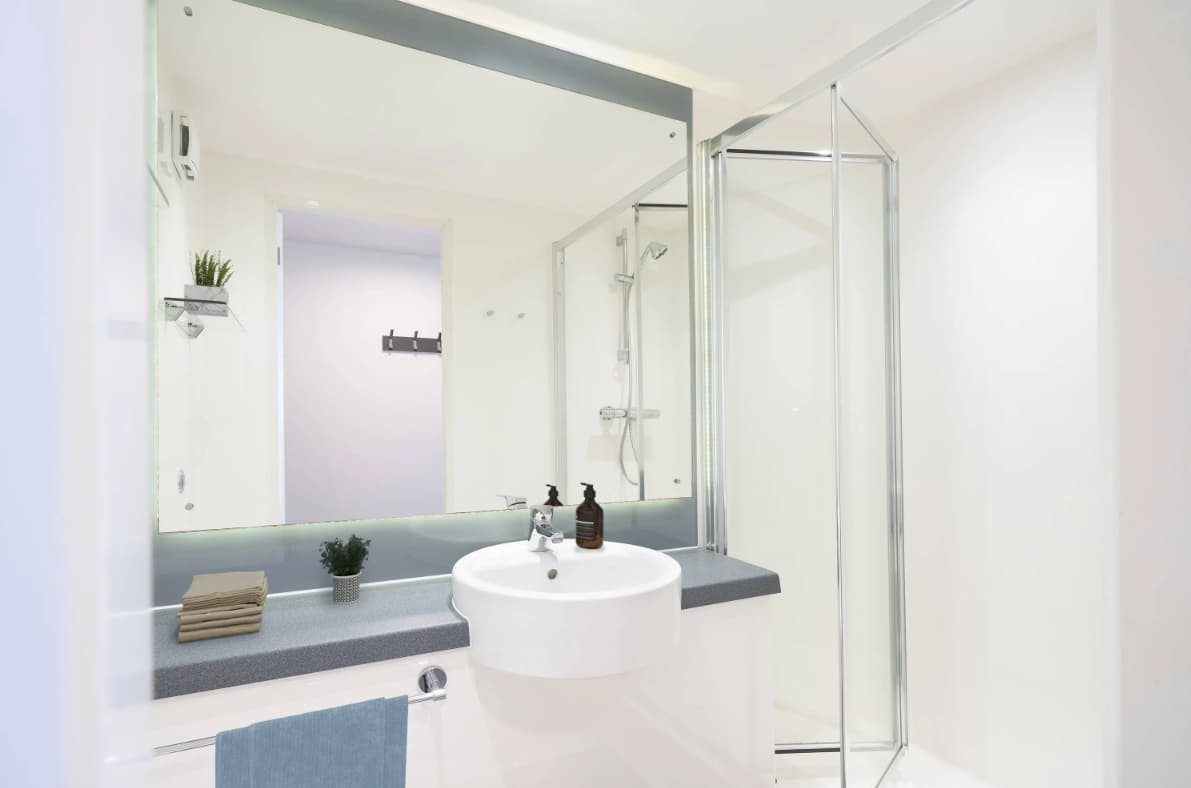  Bronze En-Suite Mid Level  -  Boyce House Residence  - Gallery -  3