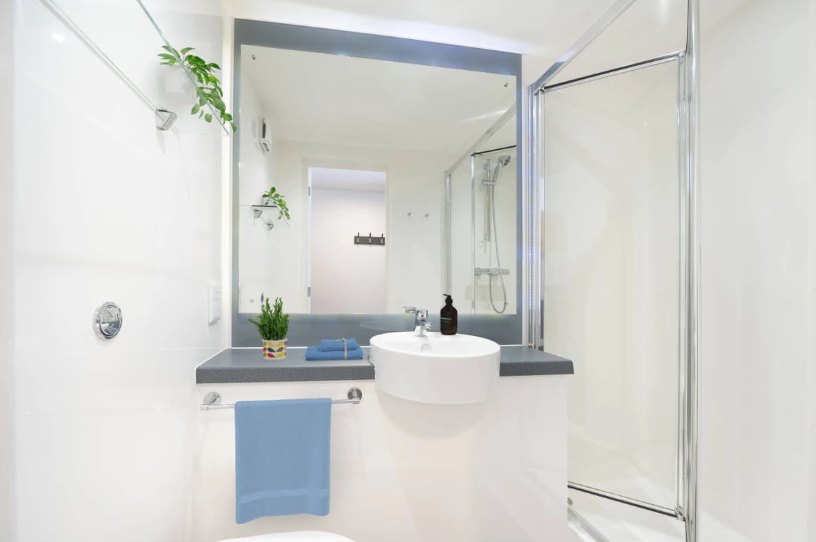  Silver En-Suite Mid Level  -  Boyce House Residence  - Gallery -  2