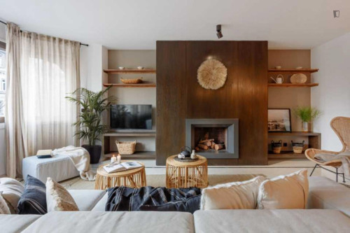 Stunning 4-Bedroom Design Haven in Almagro