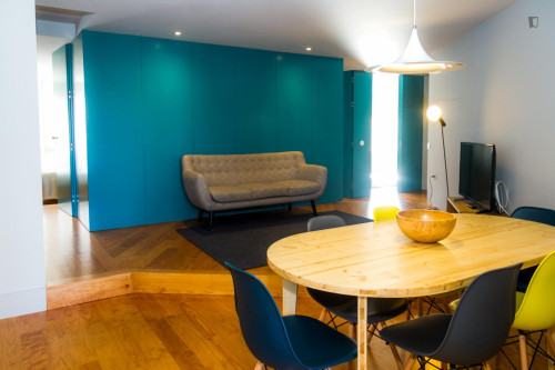 Bright Triple Bedroom next to Trindade Metro  - Gallery -  5