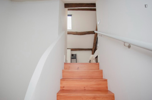 Bright 2 bedroom flat in Miragaia zone