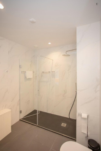 Bright 2-bedroom apartment near Jardim do Morro - Gallery - 10