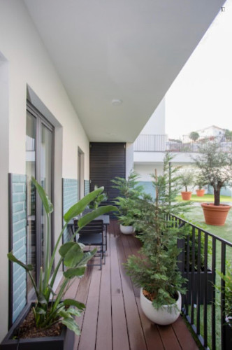 Bright 2-bedroom apartment near Jardim do Morro