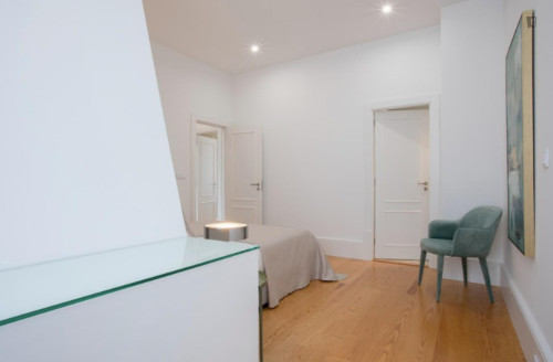 Modern 2-bedroom flat near Trindade metro station