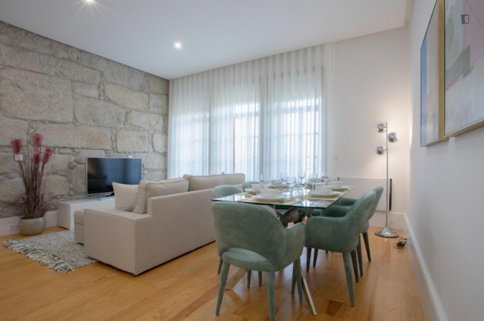 Modern 2-Bedroom Flat Near Trindade Metro Station - Modern 2-bedroom flat near Trindade metro station - Gallery - 1