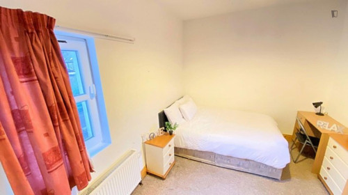 Ample Double ensuite bedroom, in Ballyphehane