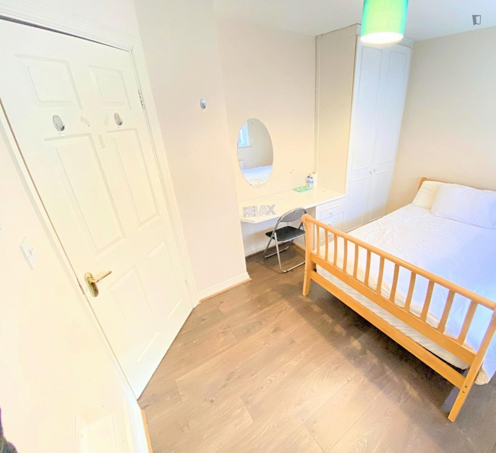 Inviting Double Bedroom In Cork City Centre - 1