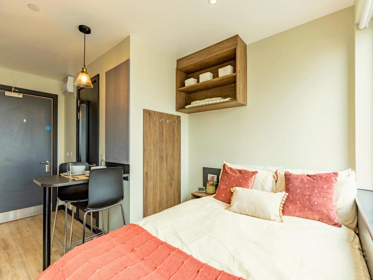 Premium Studio  -  Crown House  - Gallery -  4