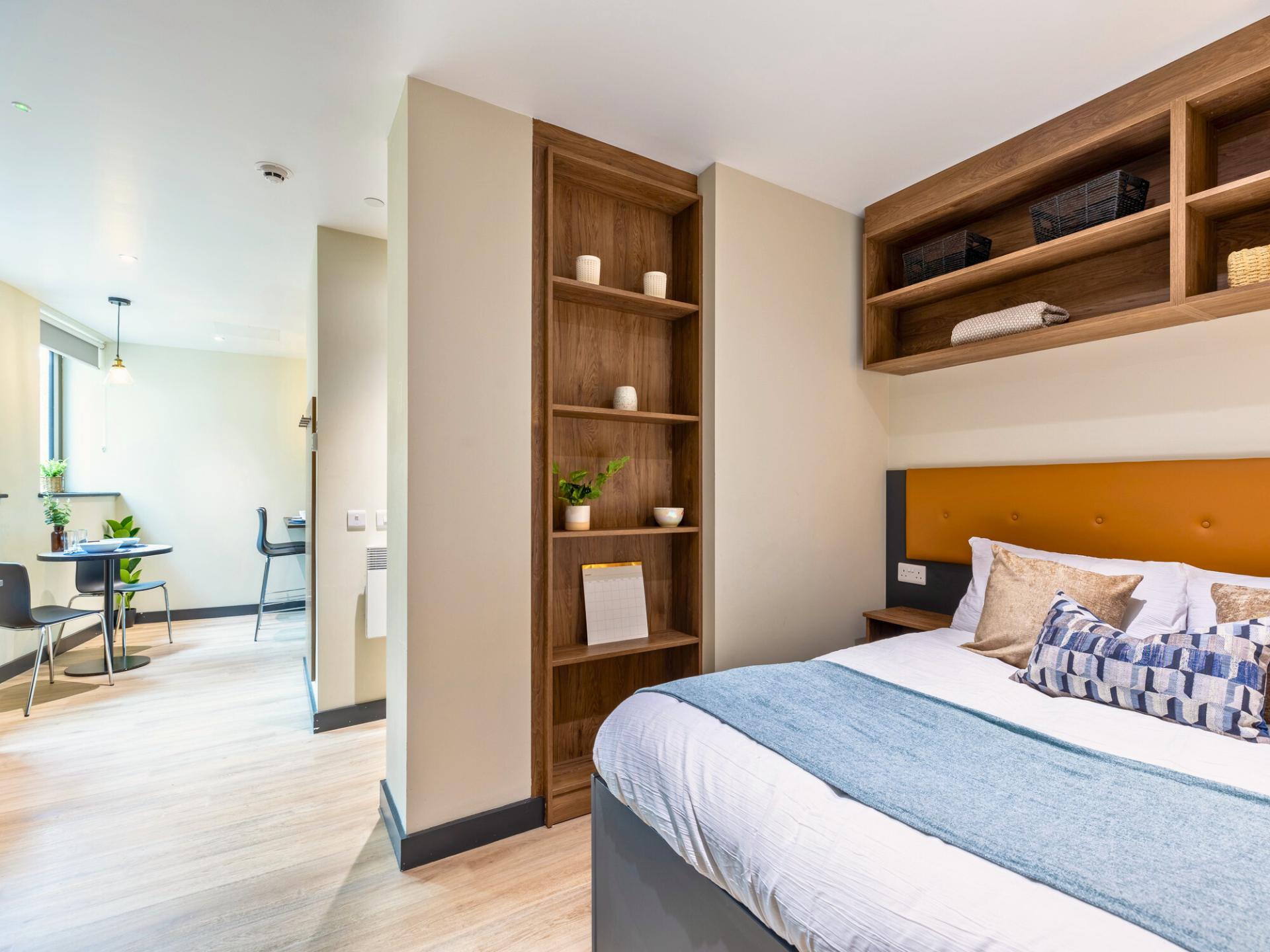  Superior Studio  -  Crown House  - Gallery -  3