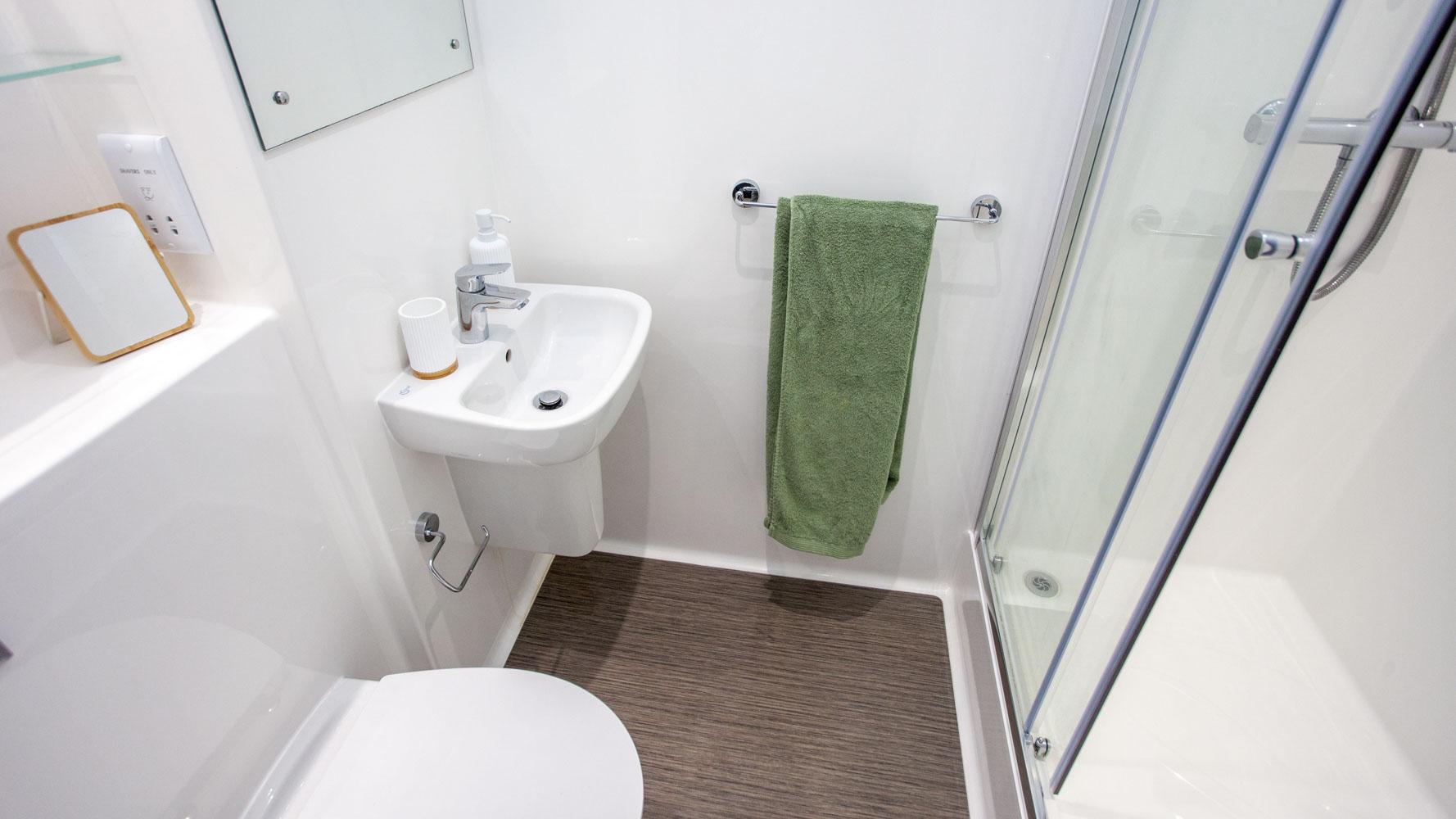  Premium Plus Studio  -  Crown House  - Gallery -  15