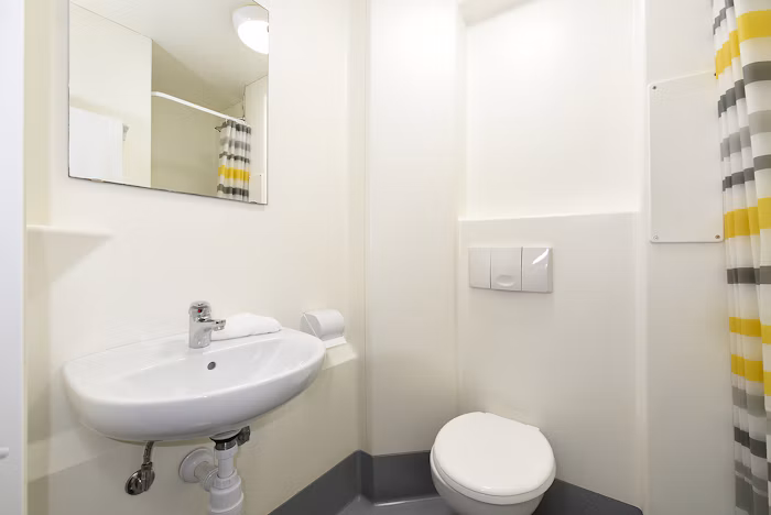 One Bed Apartment Silver - 3