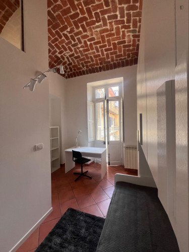 Single bedroom in shared apartment in Grattacielo SanPaolo area