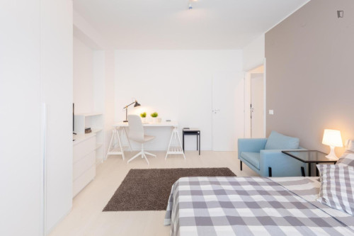 Lovely double bedroom in mestre 