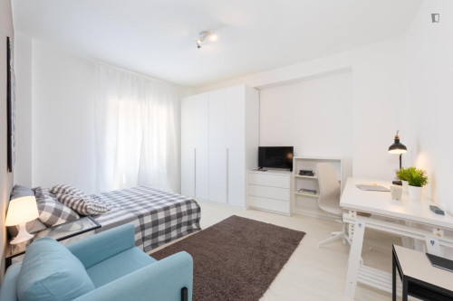 Lovely double bedroom in mestre 