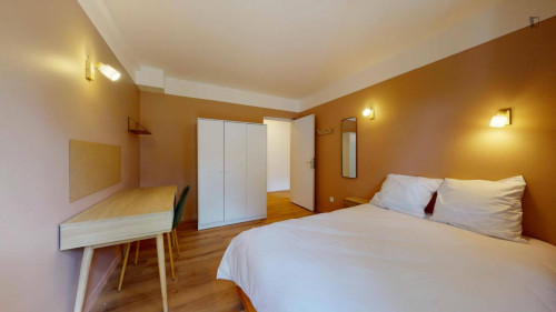 Cute double bedroom in Clamart
