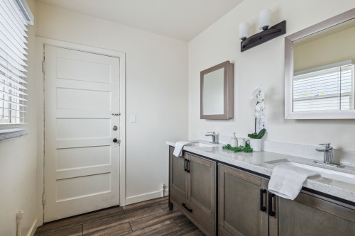 Spacious Victorian House - Incl. Workspace