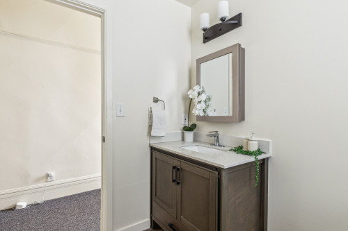 Spacious Victorian House - Incl. Workspace nearby Edwards Stadium  - Gallery -  5