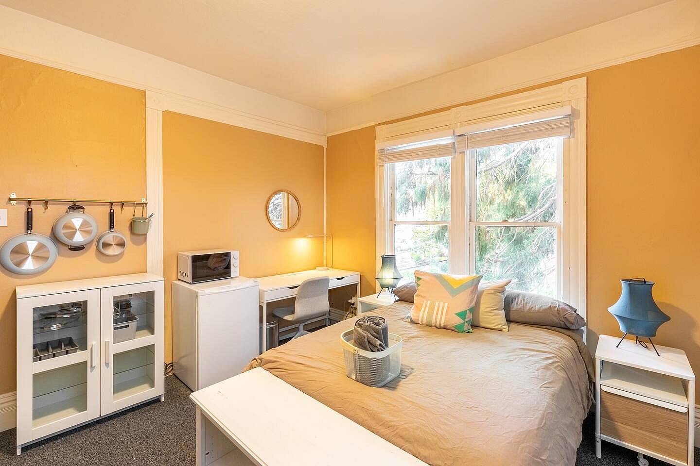  Fulton 5  -  Spacious Victorian House - Incl. Workspace nearby Edwards Stadium  - Gallery -  12