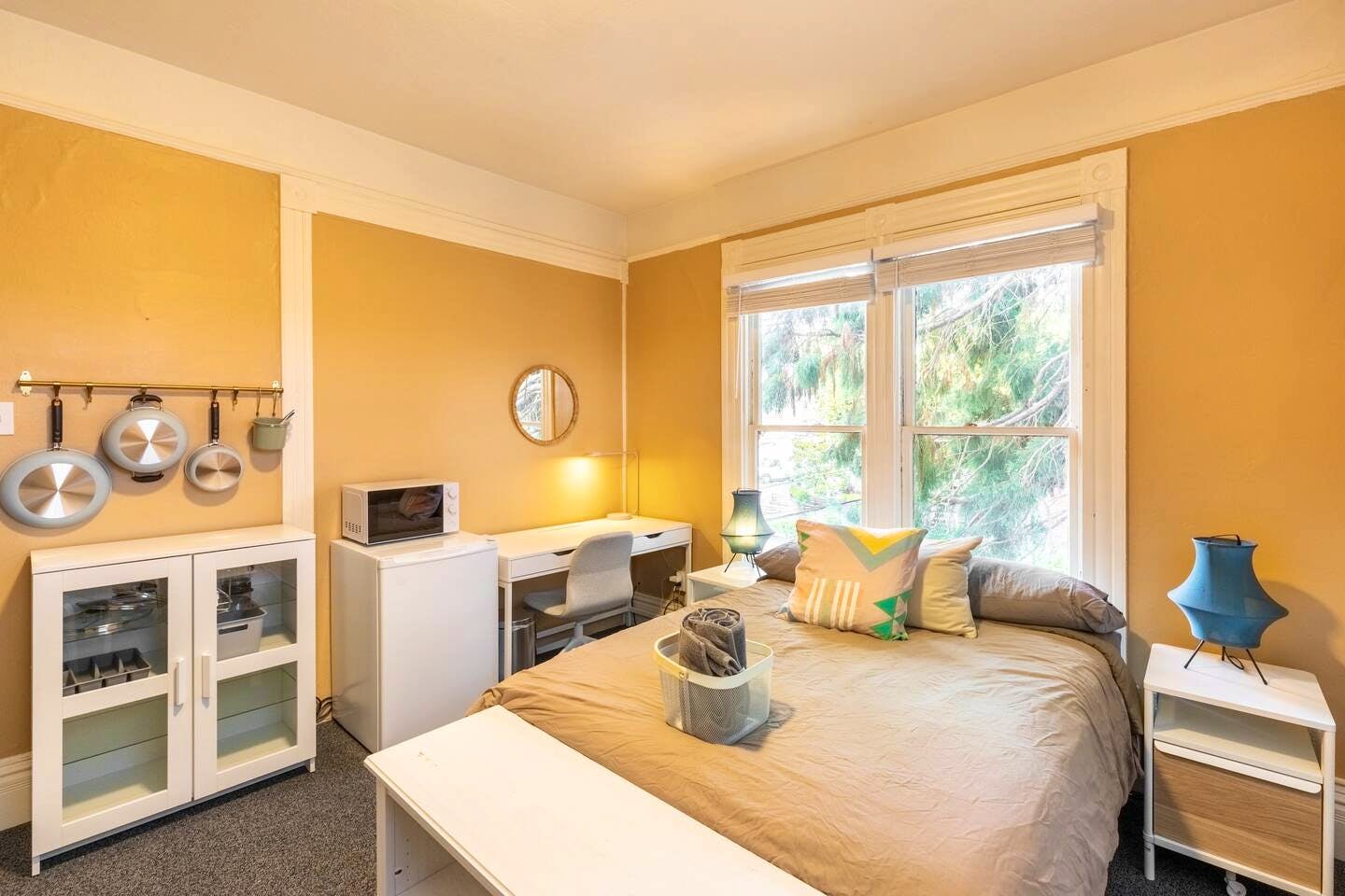  Fulton 5  -  Spacious Victorian House - Incl. Workspace nearby Edwards Stadium  - Gallery -  20