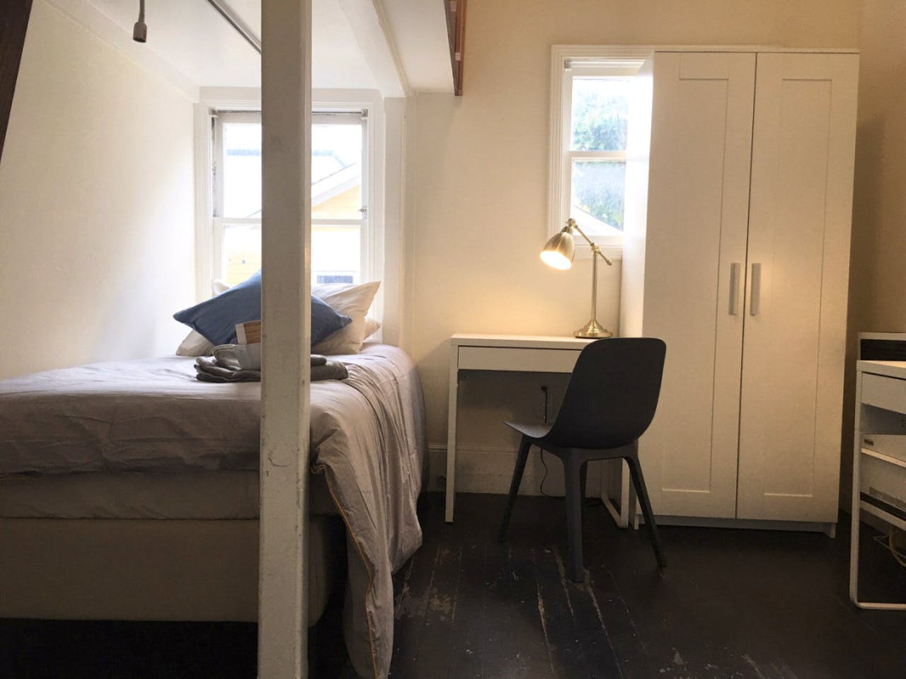  Bed In A 2-Bed Gender Separated Room  -  Spacious Victorian House - Incl. Workspace nearby Edwards Stadium  - Gallery -  45