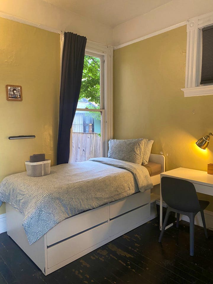  Bed In A 2-Bed Gender Separated Room  -  Spacious Victorian House - Incl. Workspace nearby Edwards Stadium  - Gallery -  33