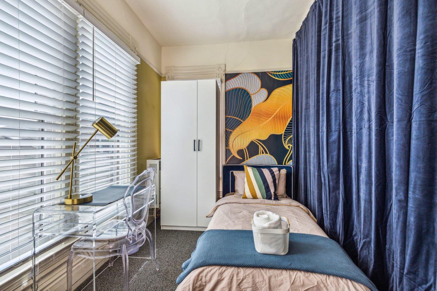  Bed In A 2-Bed Gender Separated Room  -  Spacious Victorian House - Incl. Workspace nearby Edwards Stadium  - Gallery -  57
