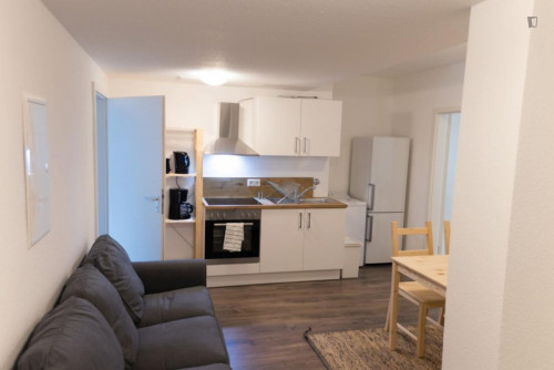 Homely single bedroom in Stadtbezirk 1