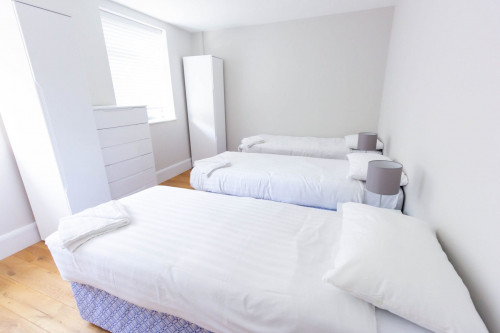 AES Aldgate - Rooms