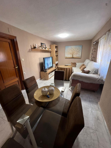 Cozy Double Bedroom close to Hospital University