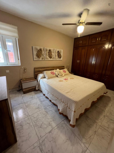 Cozy Double Bedroom close to Hospital University