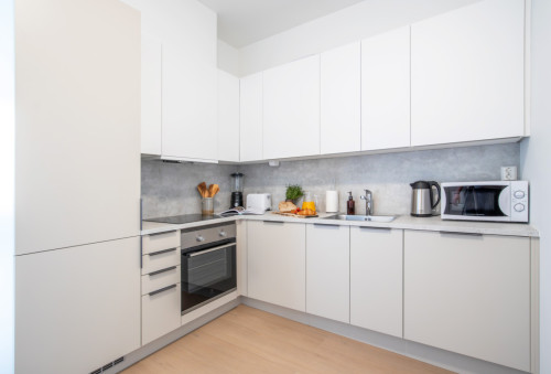 Cozy apartment near design boutiques and bustling shopping centers