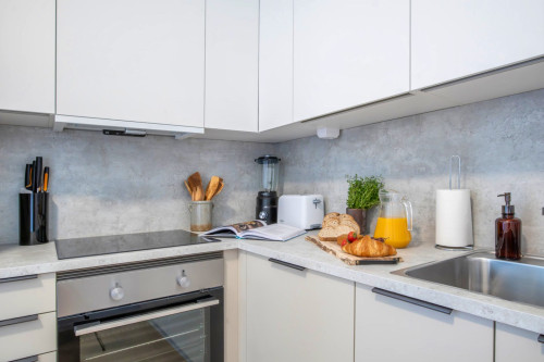 Cozy apartment near design boutiques and bustling shopping centers