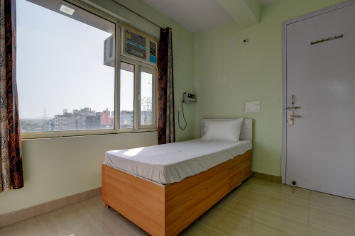 OYO LIFE NOD637 Sector 126 - Rooms