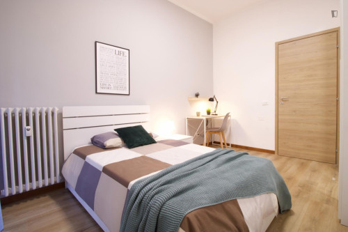 Elegant double bedroom in Mompiano