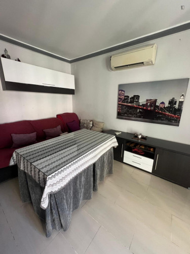 Colourful Twin Bedroom close to Federico García Lorca Park