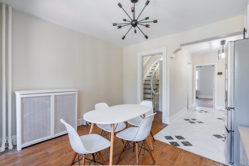 Bright Comfortable Apt. 3 blocks away from Lincoln Park