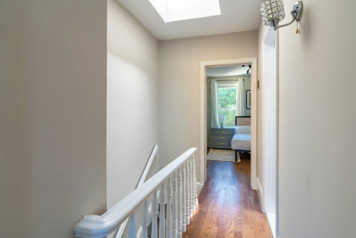 Bright Comfortable Apt. 3 blocks away from Lincoln Park